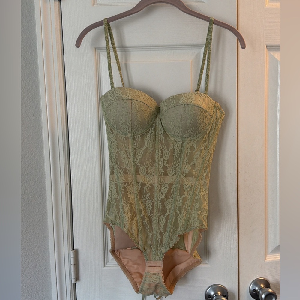 Perfect Corset Lace Bodysuit in Moss - Picture 9 of 13